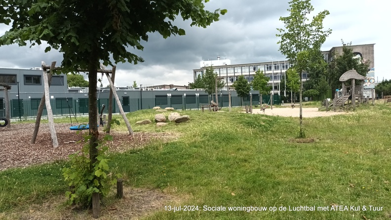 Tegenwoordig wordt meer aandacht gegeven aan de omgeving. Hier werd een speeltuin aangebracht voor de kinderen. 06-20240713_142912.jpg
